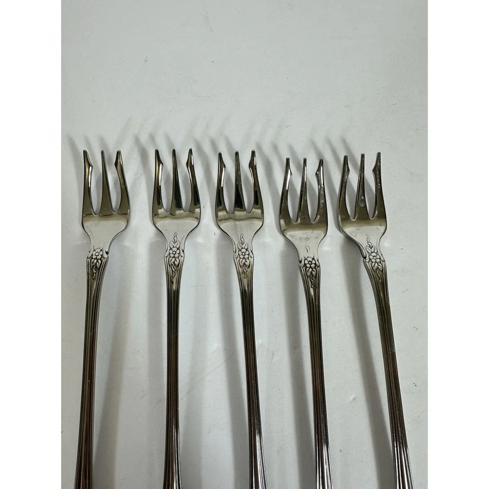 Oneida Distinction Deluxe HH Kennett Square Appetizer Cocktail Forks Set Of 5